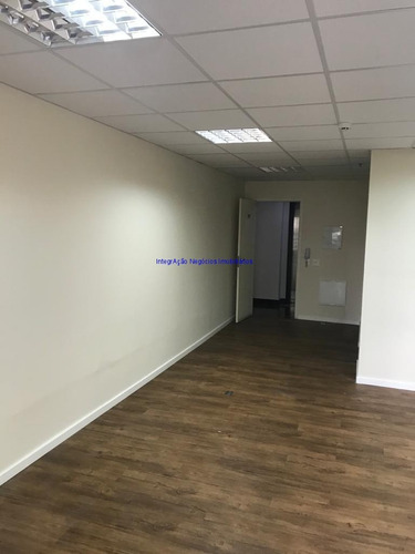 Imagem 6 de 14 de Conjunto Comercial, 40 M² 1 Sala, 1 Banheiro E 1 Vaga De Garagem. Sala Nova Com Sacada, Espaço Para Divisões, Piso Laminado, Copa E Com Ar Condicionad - 21050811 - 34739788