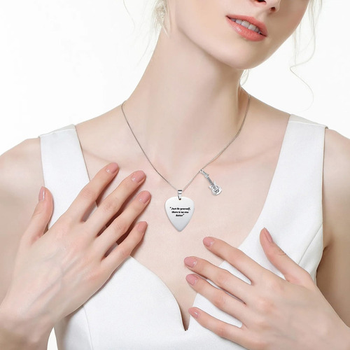 J Collar Con Colgante Lover's Necklace Al Note Y PĂșa De