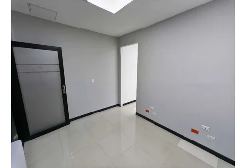 46m2 Oficina / Local Arriendo En El Poblado