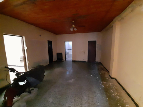 Imagen 5 de 21 de Casa De 3 Dormitorios Con Patio En Pasaje Echevarria 542