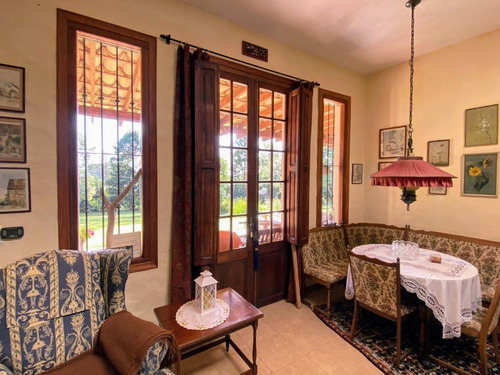 Imagen 6 de 14 de Preciosa Casa Estilo Colonial Roeado Por Verde