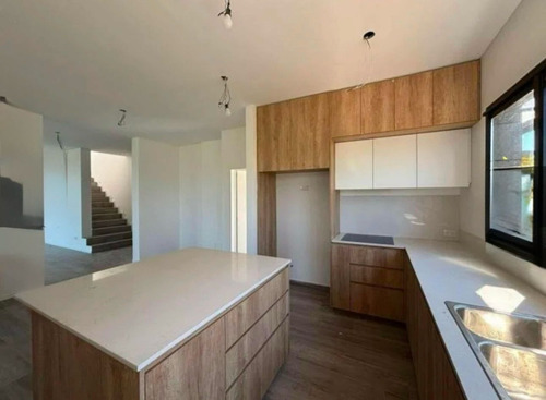 Casa En Venta El Canton A La Laguna