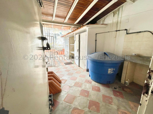 Cómoda Y Amplia Casa En Venta Ubiada En La Urb La Piedad Norte Cabudare Gabriela C
