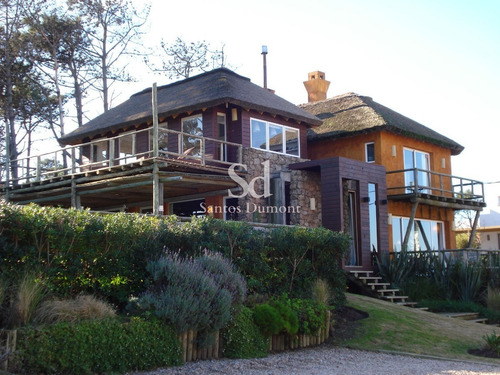 Casa En Venta, Espectacular Ubicación - 4 Dorms- Ref: 12012