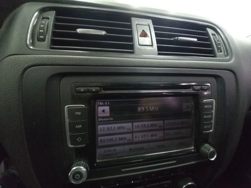 Imagen 13 de 15 de Volkswagen Vento 2.0 Luxury Tdi Dsg 2011