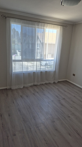Arriendo Hermosa Casa En Condomino Buin