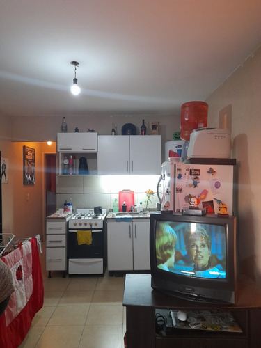 Dueña Vende Dos Ambientes Amplio En Morón Parana 585, Segundo Piso X Escalera, Lindo Edificio. Solo Whatts