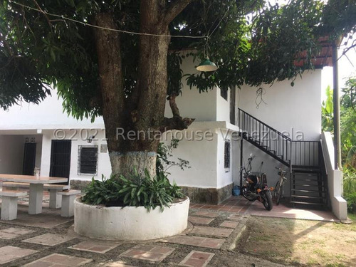 Oportunidad De Adquirir 1153 Mts. Mini Finca Cerca De La Ciudad. Conviértala En Su Centro De Reunión Familiar. Su Nuevo Emprendimiento. Cuenta Casa Base De Dos Niveles, 3 Habitaciones , 3 Baños Cocina