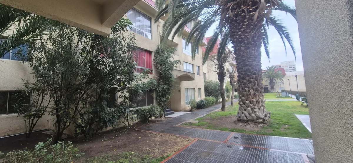 Imagen 2 de 10 de Depto Remodelado En Condominio Con Áreas Verdes Cerca Metro
