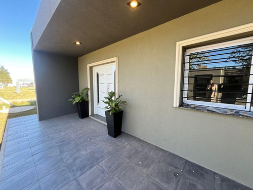 Casa En Venta En Pergamino Con Patio