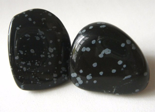 Imagem 1 de 1 de Pedra Rolada Obsidiana (floco De Neve) 100g - 4107