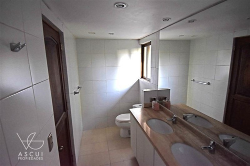 Casa En Venta De 6 Dorm. En Vitacura