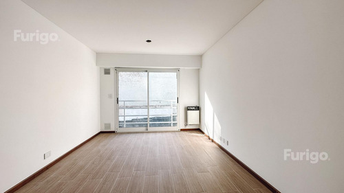 Venta. Departamento Monoambiente Con Balcón. A Metros De Bv. Oroño