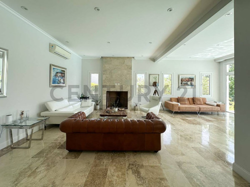 Impecable Casa En Alquiler Amoblado En Cabos Del Lago.