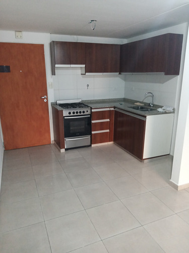 Ph 2 Amb Al Frente Con Balcon A La Calle 1 Piso X Escalera