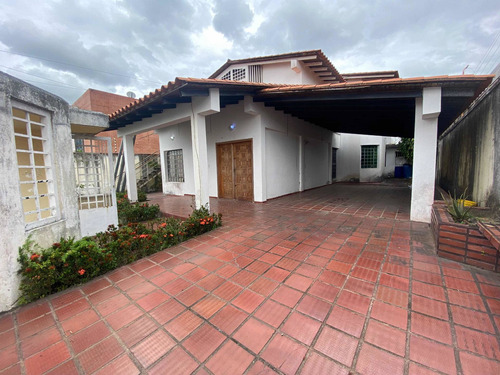 Casa En Venta Urb La Floresta Calle Cerrada