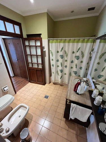Impecable Casa Centrica De 3 Dormitorios En Venta