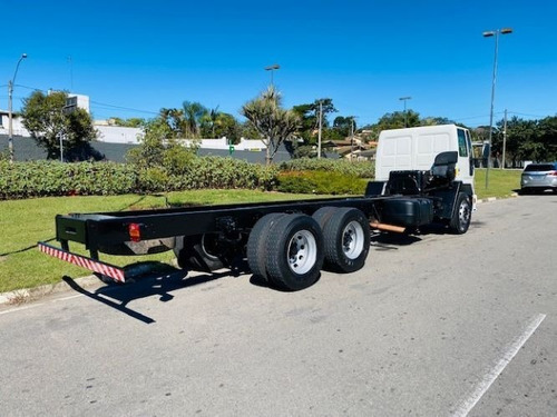 Imagem 2 de 10 de Ford Cargo F 2428
