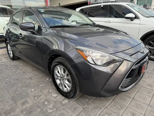 Toyota Yaris 1.5 R Le Mid Sedan At