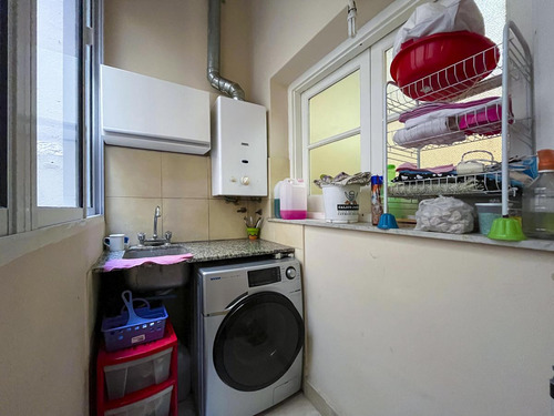 Piso Exclusivo De 5 Dormitorios Con 3 Baños Y Cochera