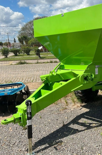 Distribuidor De Sólidos Piccin Master 10.000 D Ano 2024