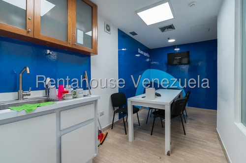 Hermosa Oficina En Venta - Urb. El Rosal.