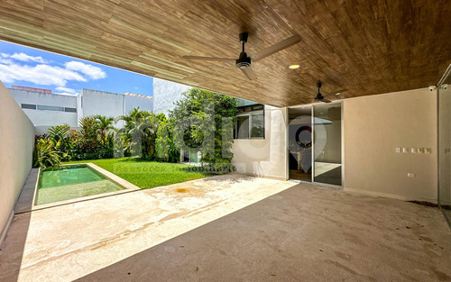 Casa En Venta En Mérida En Privada El Origen, Xcanatún