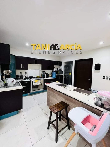 Vendo Casa Excelente Ubicación, Frente A Plaza Shangrila