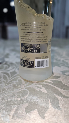 Signature Vodka Edição M.a.s.v + 2 Copos Edição Limitada