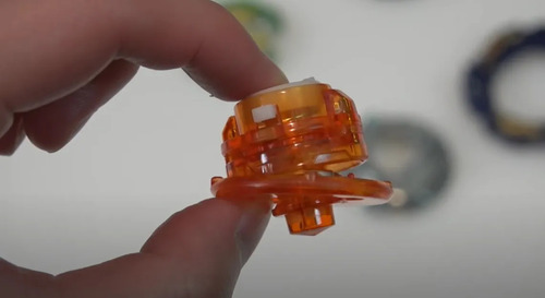 I Beyblade Dynamite Vanish Fafnir Metalico Modo Alto-bajo