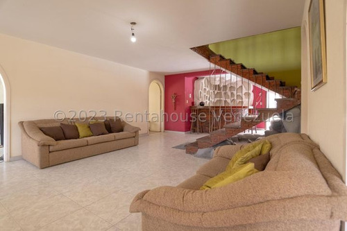 Casa En Venta Con Amplias Áreas Verdes Con Piscina Colinas De Carrizal, Carrizal Altos Mirandinos