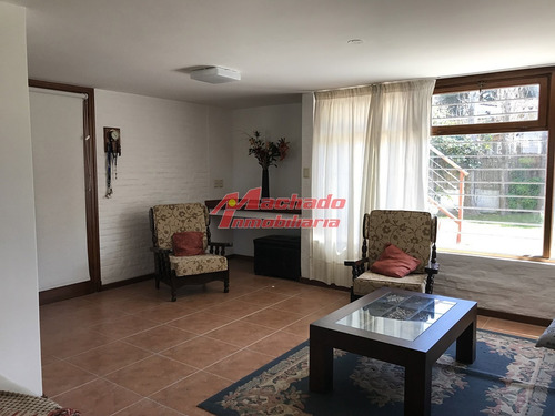 Casa En Mansa 4 Dormitorios Con Piscina Y Barbacoa- Ref: 5471