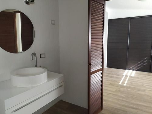 Imagen 10 de 14 de Casa En Venta En Guataparo Country Club Valencia 22-3990 Rentahouse Concepto