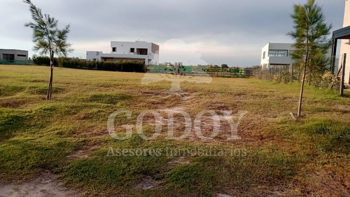 Terreno En Venta En Naudir, Aguas Privadas 