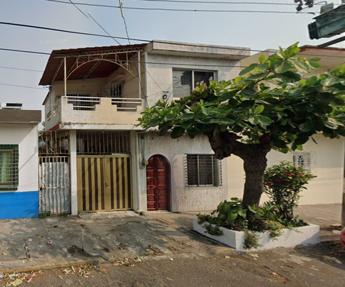 Casa En Calle Sánchez Tagle En Remate, Zona Centro Veracruz    Lr23