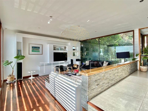 Casa En Venta De 4 Dormitorios En La Reina