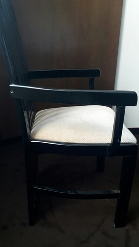 Juego De Mesa Laqueado Con 8 Sillas Y Top De Vidrio.