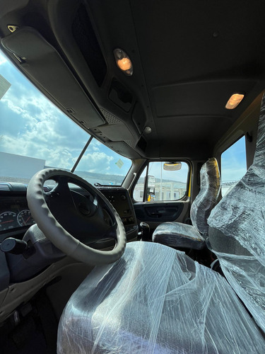 Freightliner Cascadia Volteo De 14 Mts Con Motor Cummins Isx