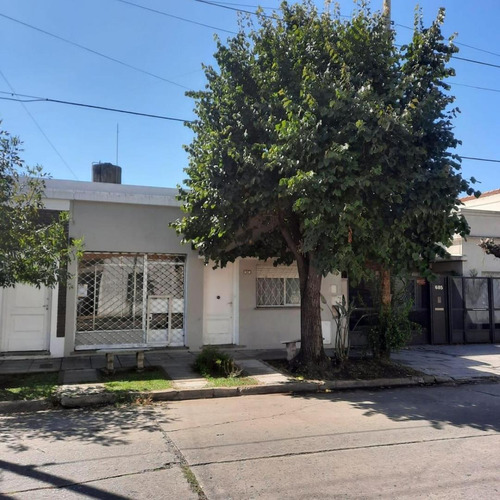Imagen 3 de 9 de Casa C/locales - Excelente Zona - Haedo - Barrio Guemes