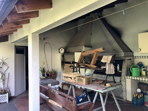 Excepcional Chalet De Estilo Sobre Lote Doble - Venta Directa!!