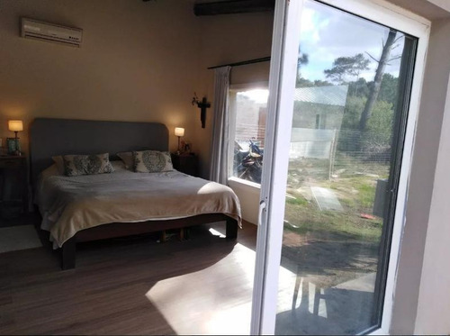 Casa - Parque Burnett. Impecable Y Completa!