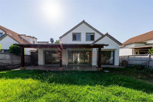 Casa En Venta De 4 Dorm. En Colina