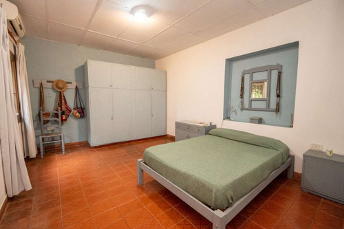 Venta Casa 2 Dorm Con Amplio Jardín En Santo Tomé