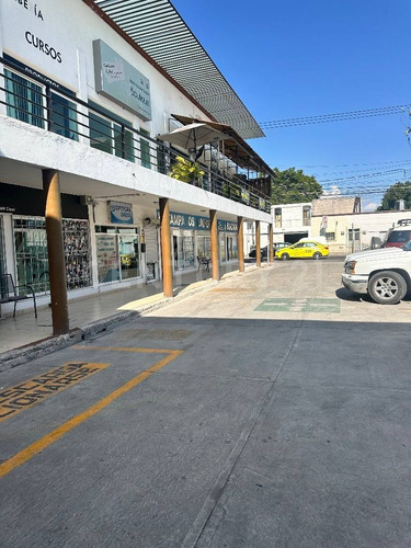 Renta Local Pa. Av. Tecnologico 4, Queretaro