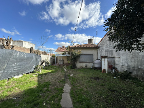Venta - Casa Con Fondo Libre