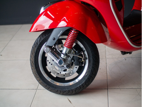 Imagen 11 de 25 de Vespa Gts 300 Super Roja Reserva Ya