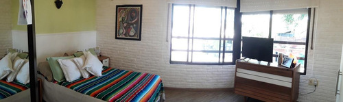 Casa En Buceo, Muy Buen Estado, 2 Dormitorios, 2 Baños, Cochera Y Parrillero