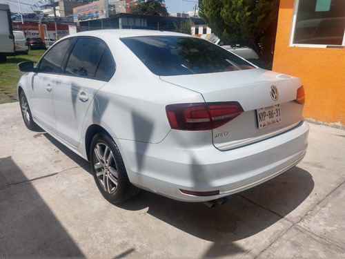 Imagen 2 de 15 de Volkswagen Jetta Trendline 2017
