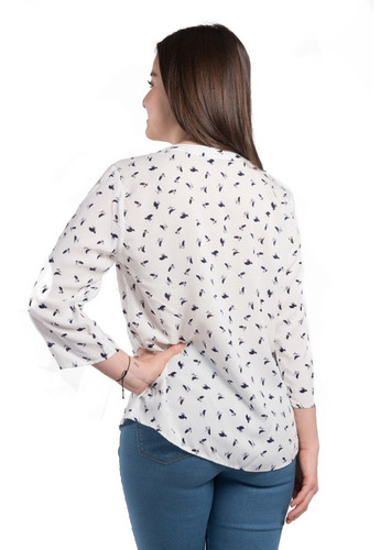 Imagen 2 de 2 de Blusa Cuello Mao Manga 3/4 Con Botones Estampada
