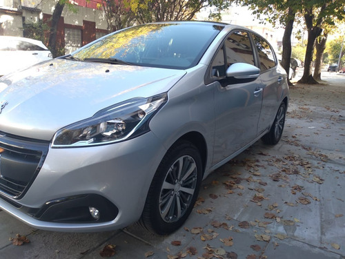 Peugeot 208 Feline 2020